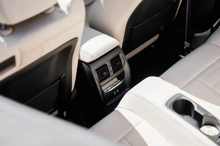 High-End Airport Taxi Bali Seminyak Luxury Sedan Booking